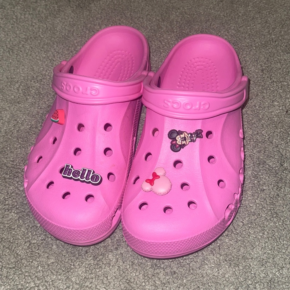 Light a pink Crocs